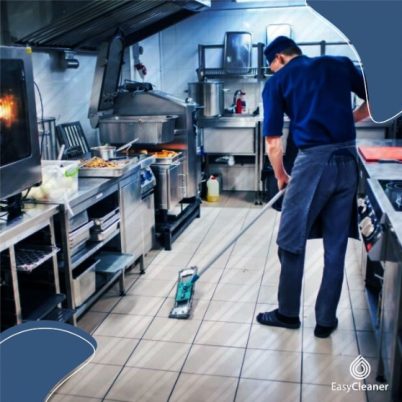 Equipe EasyCleaner Limpando Cozinha